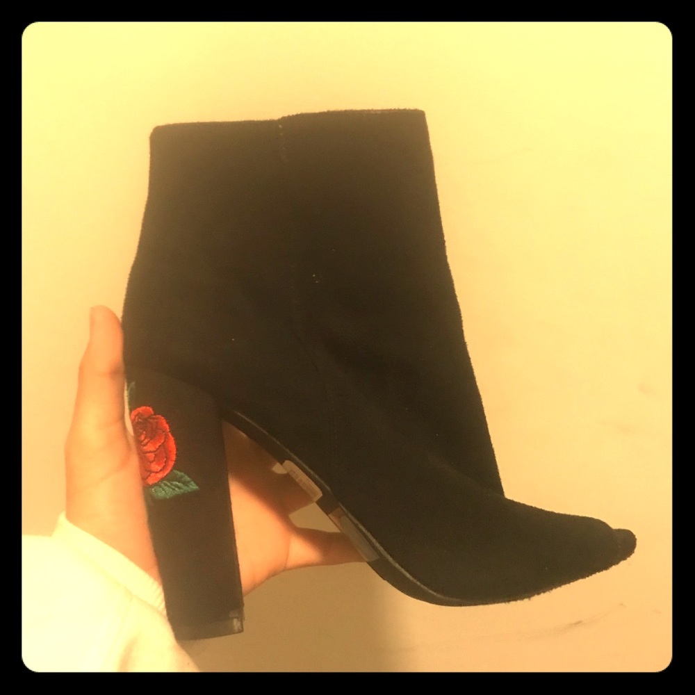 BLACK BOOTS,BOOTIES,SHOES,HEELS